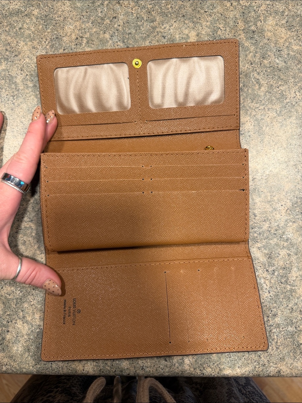 LV Wallet - Picture 3 of 4